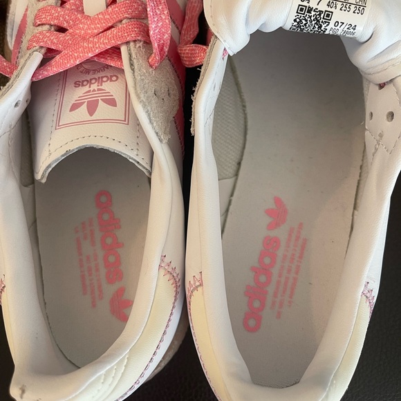 NEW Adidas Samba Sneakers - Picture 5 of 12